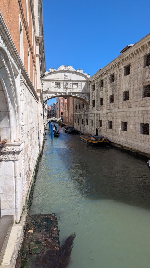 puente de los suspiros en venecia