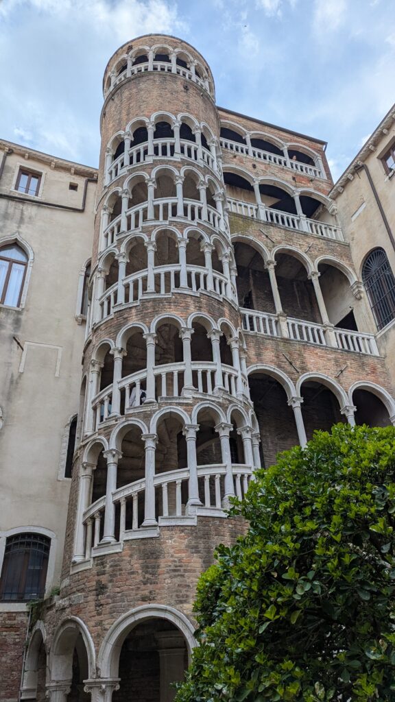 palacio contarini del bovolo en venecia